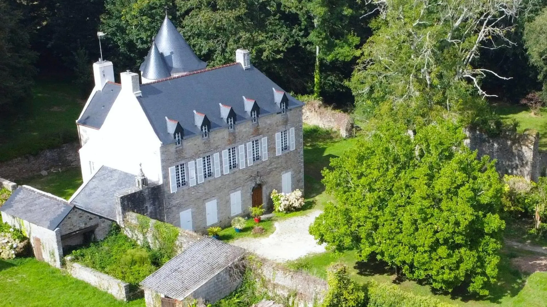Villa Keriner Manoir 10 Pieces Avec Parc Arbore Pluguffan